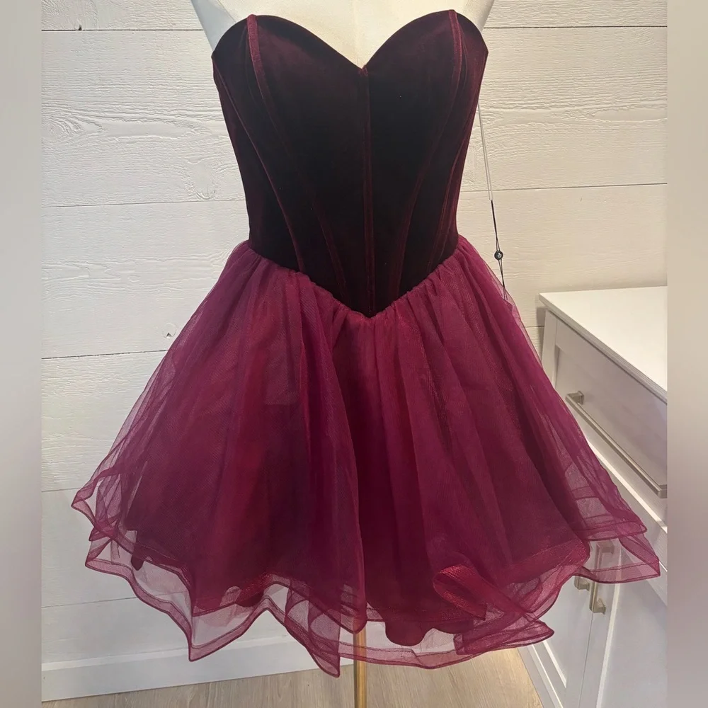 Alyce Paris Ballet Black Cherry Velvet Tulle Strapless Prom Dress Size 6 NWT - Picture 1 of 3
